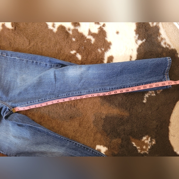 Dark Wash Levi's Wedgie Jean - Picture 5 of 5